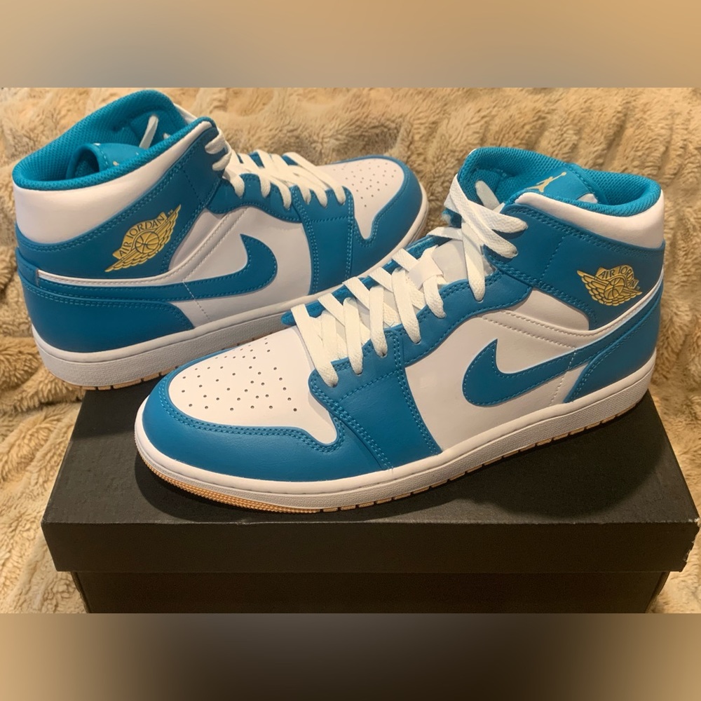 AIR JORDAN 1 MID
"Aquatone"